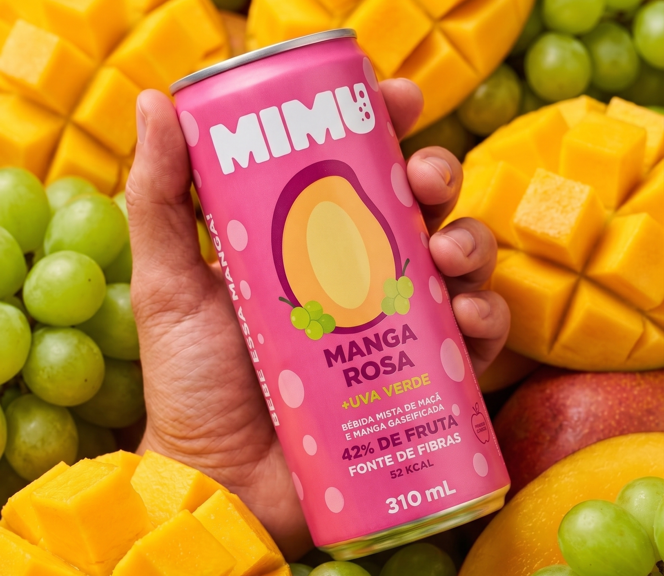 Mimu prebiótica - Mimü - Tangerina Cremosa + Alecrim - Soda Prebiótica Mimü - Refrigerante Saudável - Mimü é o seu novo refrigerante saudável! Quase meia lata é fruta de verdade! Prebiótica, gaseificada, ingredientes 100% naturais, zero adição de açúcares, zero sódio, fonte de fibras e com baixas calorias.